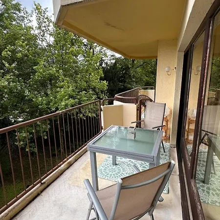 16-helles 2-zimmer -wlan,grosse Balkon & Kostenfrei Parken Apartmán