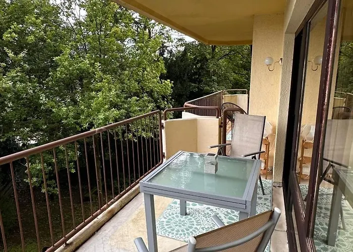 16-helles 2-zimmer -wlan,grosse Balkon & Kostenfrei Parken 아파트