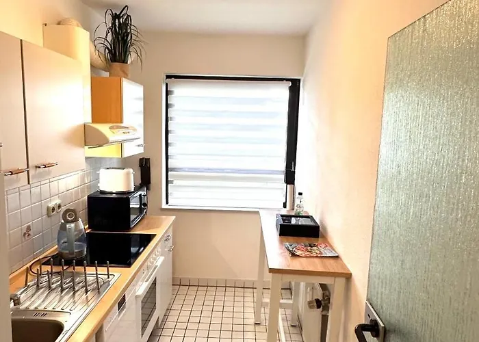 16-helles 2-zimmer -wlan,grosse Balkon & Kostenfrei Parken 아파트 *